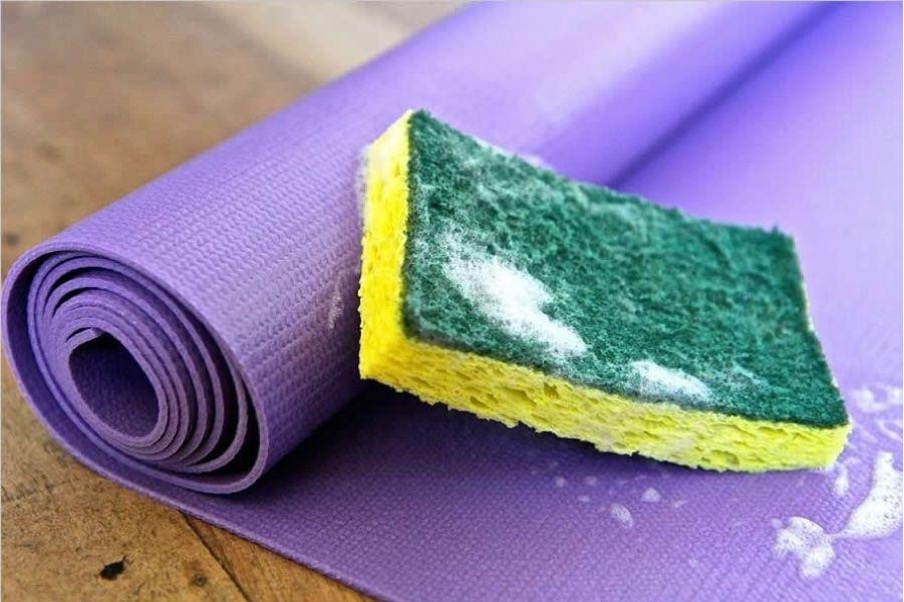 Cách vệ sinh thảm tập yoga bằng xà phòng